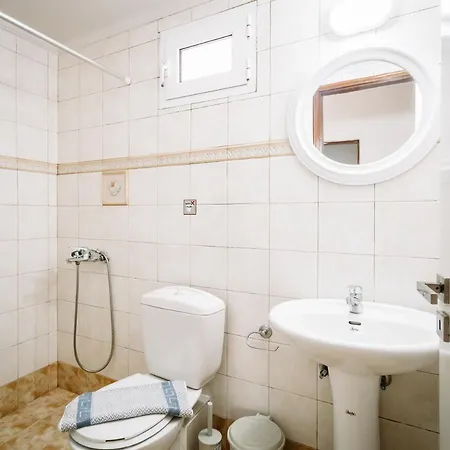 Rahes With Private Pool Áyios Kírikos